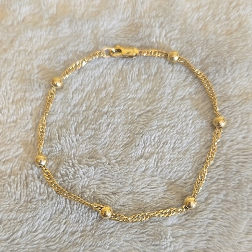 #125 Elegant Gold Tone Chain Bracelet
